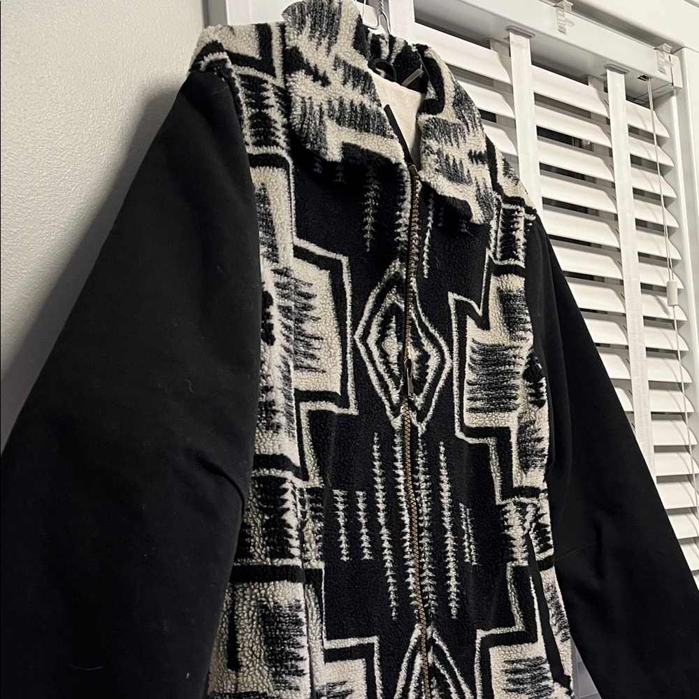 Pendleton Black and Cream Patterned Teddy Jacket - image 4